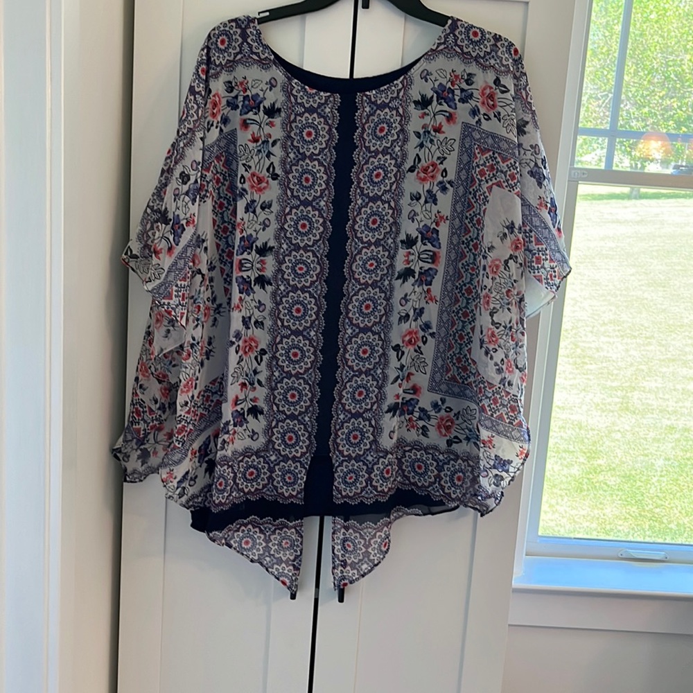 Like new floral layered blouse